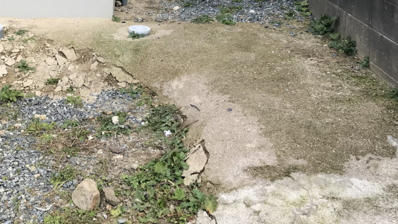 ボロボロ 固まる土を施工して8ヶ月後が悲惨な状態に 汚すぎて後悔 坪の平屋でコンパクトな暮らし