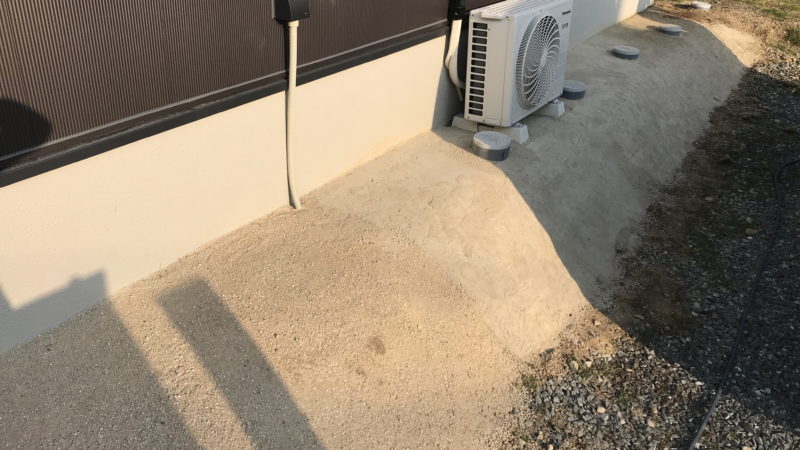 ボロボロ 固まる土を施工して8ヶ月後が悲惨な状態に 汚すぎて後悔 坪の平屋でコンパクトな暮らし