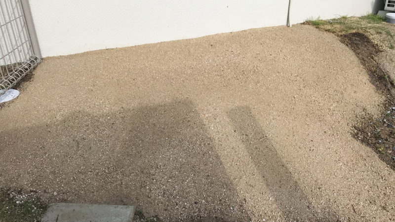 ボロボロ 固まる土を施工して8ヶ月後が悲惨な状態に 汚すぎて後悔 坪の平屋でコンパクトな暮らし