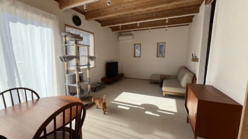 リビングにタイルカーペット