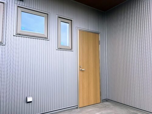 アパートドアの外観